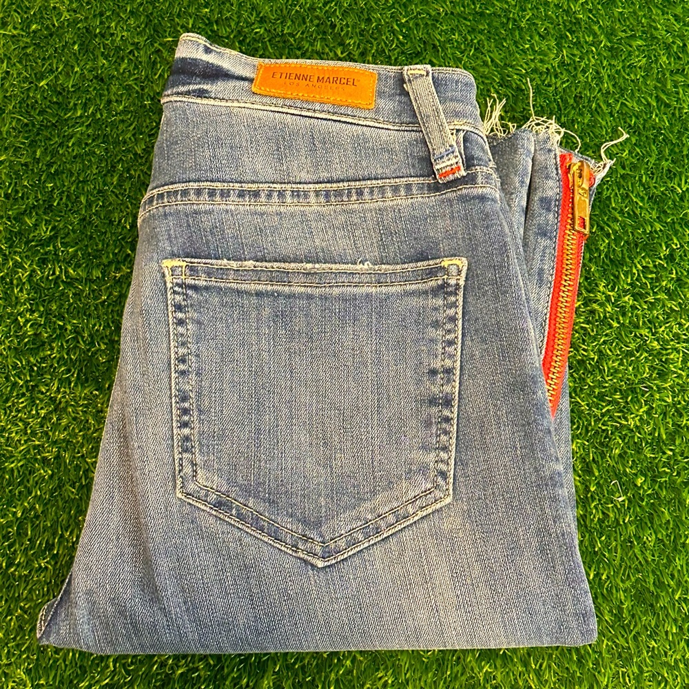 ETIENNE MARCEL Denim EM1292 👖
Signature Skinny With💋Red Zipper Details
Size 27